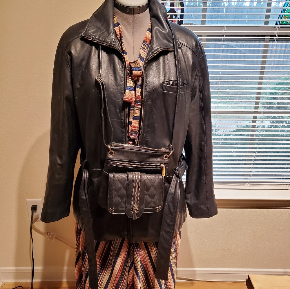 100% Leather Jacket - Picture 7 of 9